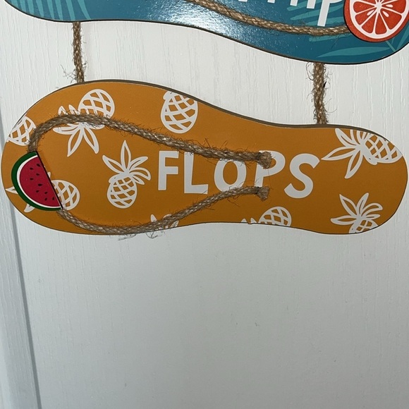 🆕 Flip Flops Wall Decor “Life is Better in Flip Flops” Hanging Sign 🩴 - Picture 4 of 10